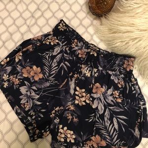 American Eagle floral loose shorts